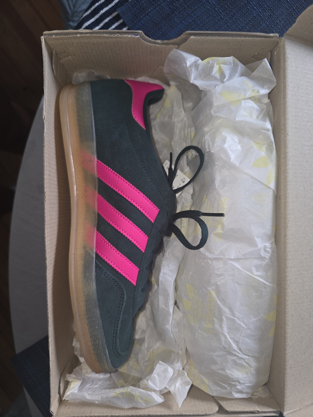 adidas Gazelle Indoor W Suede Low Top Sneakers Black/Pink Gum Sole Size 8.5W